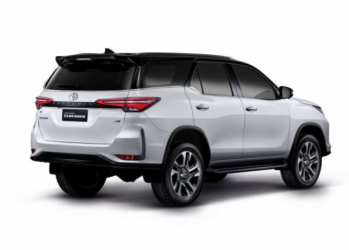 Toyota Fortuner Legender - 02